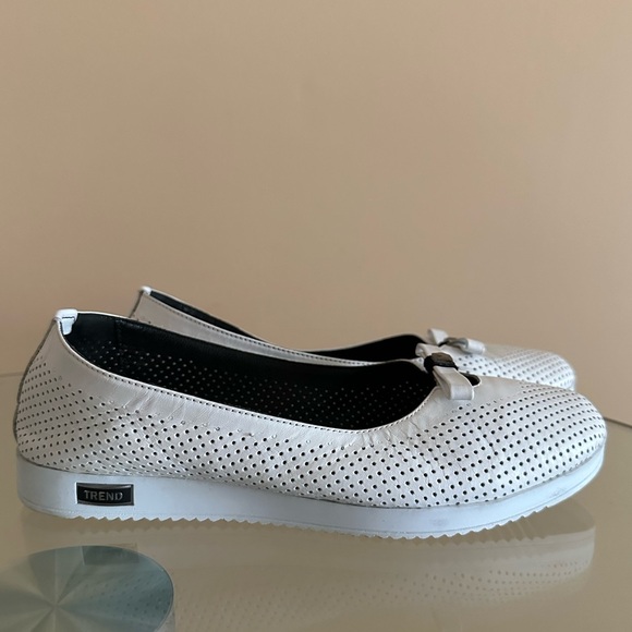 White Perforated Leather Flat Shoes by Nestt Trend Made In Türkiye Size 6.5 - Picture 3 of 8